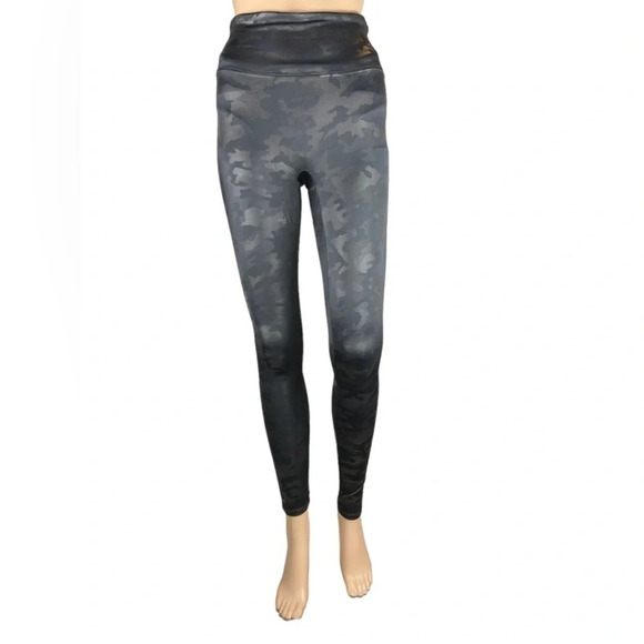 SPANX Womens Faux Leather Camo Leggings Size S Petite Elastic Waist Shaping - Picture 4 of 10